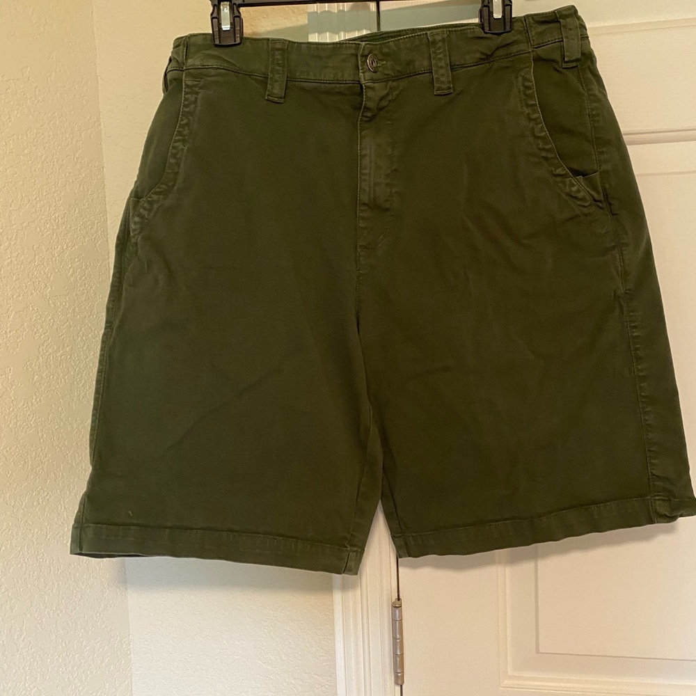 Mens ORVIS shorts, worn only once.